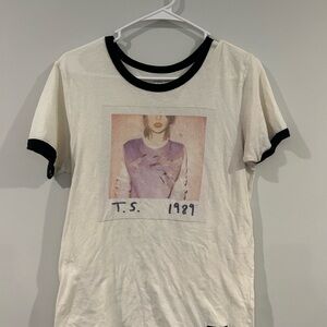 Taylor Swift 1989 Official Merchandise T-Shirt (Size Large)